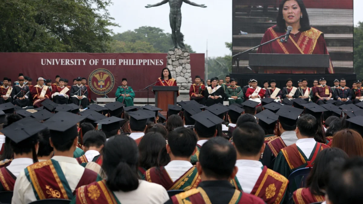 UP College Graduates Hear Call to Combat Misinformation