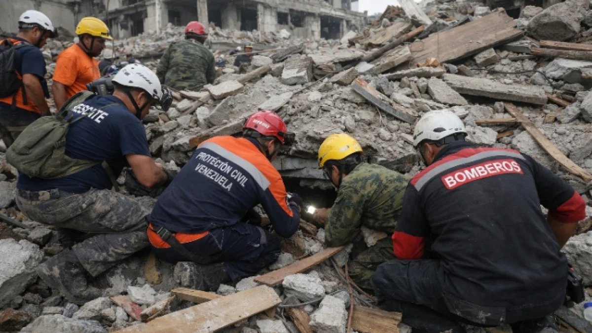 Venezuelan Rescuers Search for Survivors Days After Devastating Earthquakes
