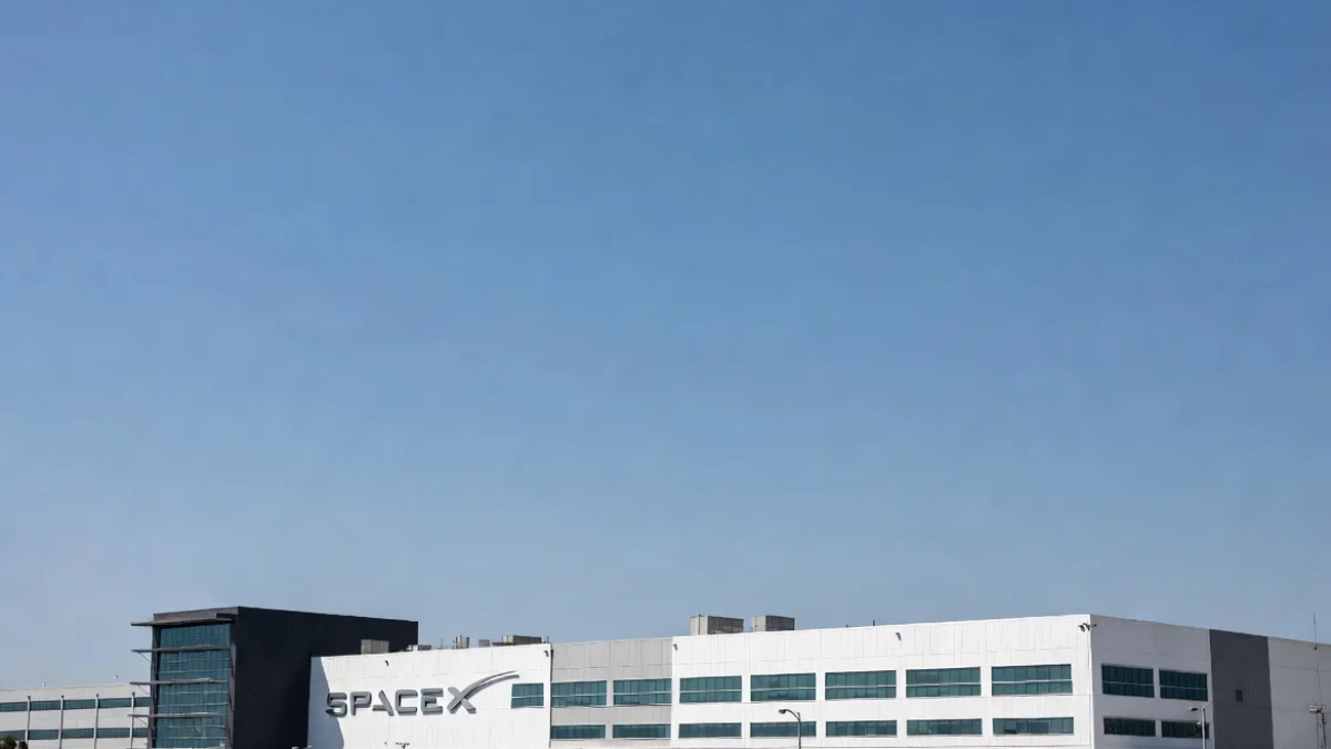 SpaceX Posts Quarterly Loss After Public Listing